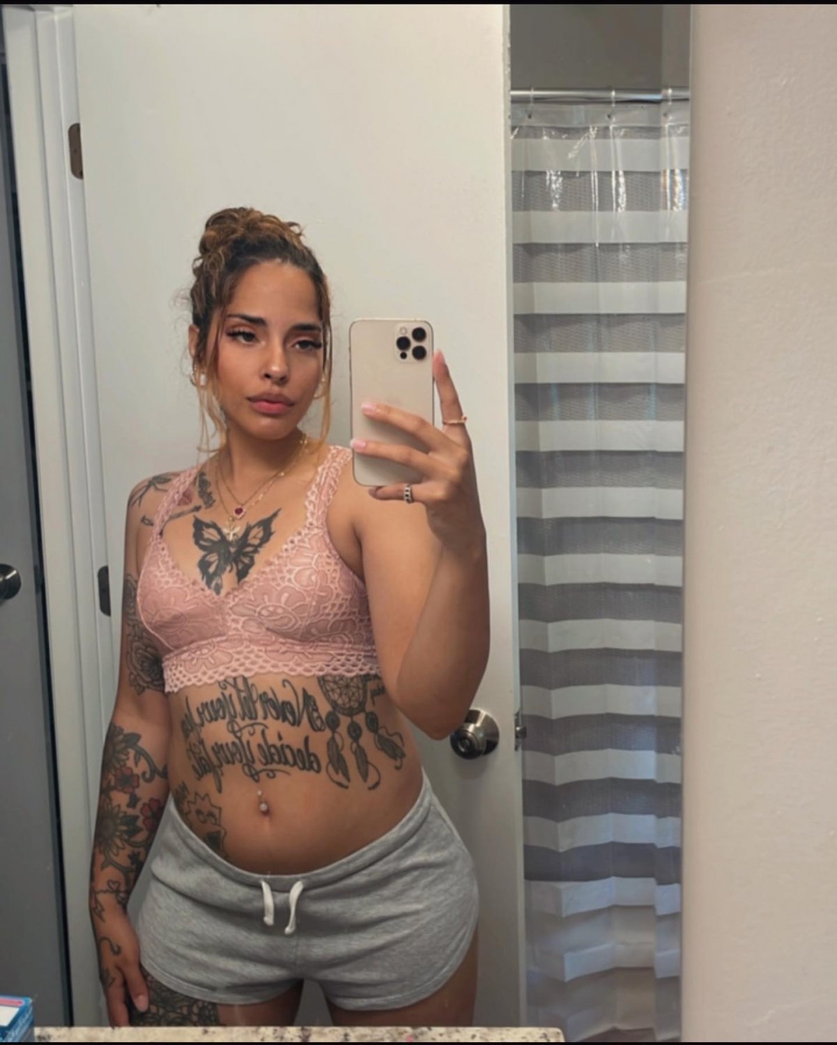 Curvy Big Booty Latina w/ Tattoos #2PyNoX0u