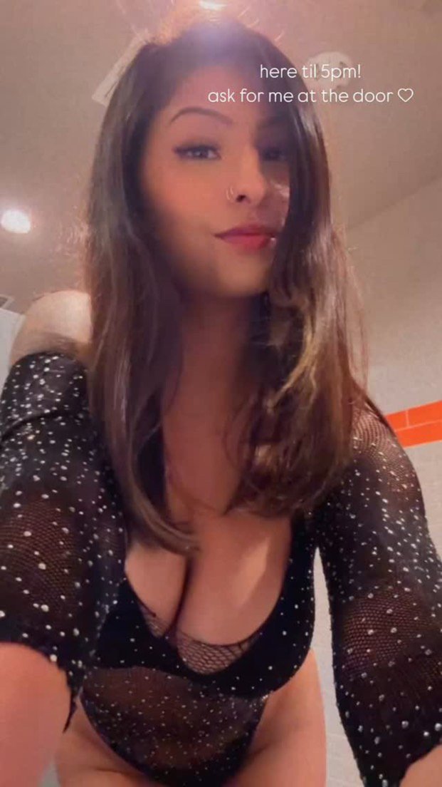 Sexy Texas Latina waitress #J3F6TPgA