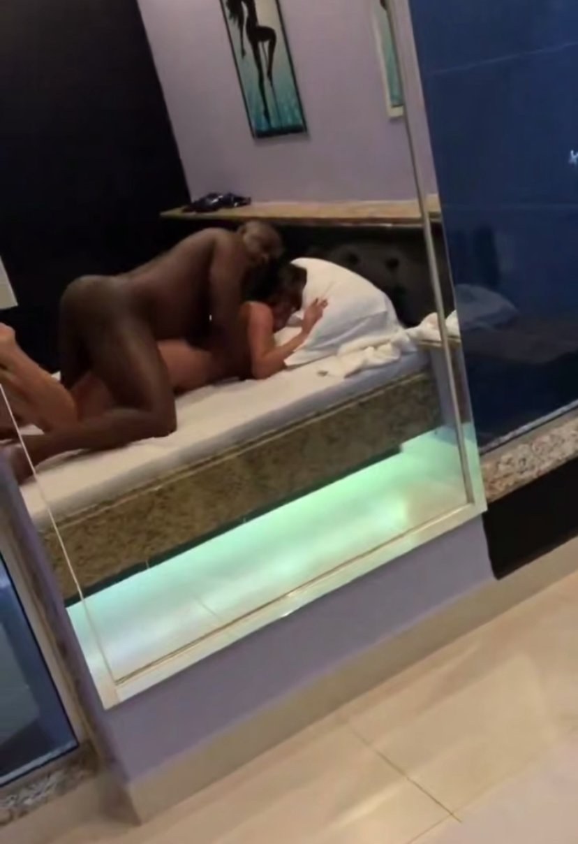 Vazou Corno Liberando Esposa Gostosa pro Negão #BWOKRqO2