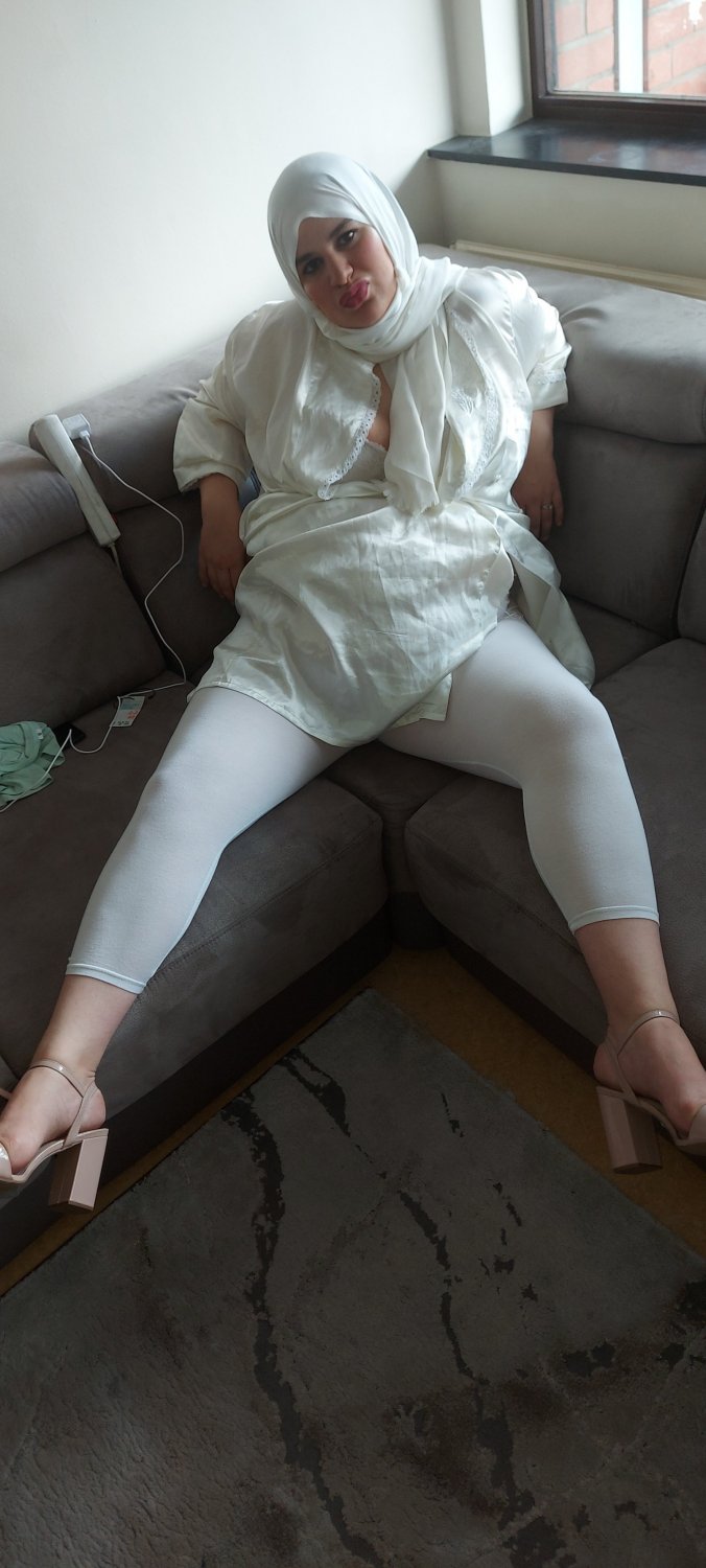 Egyptian hijab mom showing her chubby body #RFmIgfzk