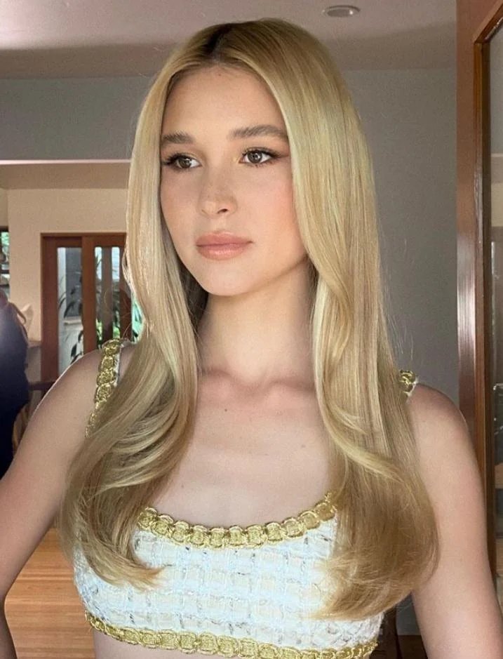 Petite blonde celeb Isabel May is a natural beauty.  Dark eyed perfect face made for jizz #iRaKAPXx